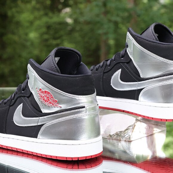 Air Jordan 1 Mid Johnny Kilroy - Picture 12 of 13